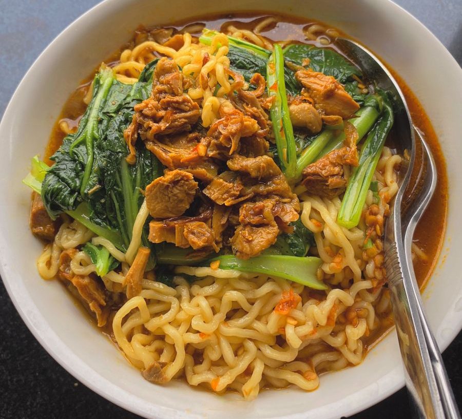 Mie Ayam & Bakso Putra Wonogiri: Rasa yang Menghantarkan Kenangan di Jalan Sumbawa